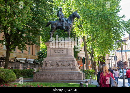 Die Statue von Giuseppe Garibaldi in Montagnola Park in Bologna Stockfoto