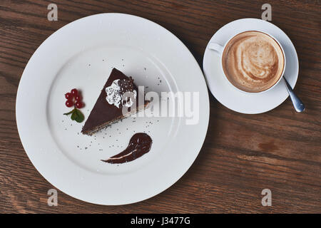 Kaffee und Schokolade Kuchen Stockfoto