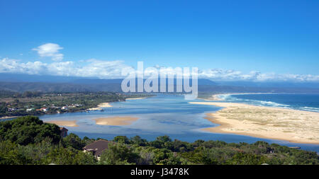 Panoramablick auf Küste und Plettenberg Bay Garden Route in Südafrika Stockfoto