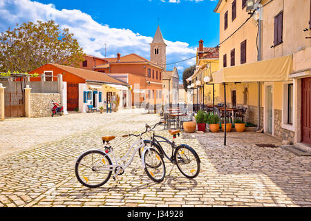 Historische Stadt Nin gepflasterten Platz, Dalmatien, Kroatien Stockfoto