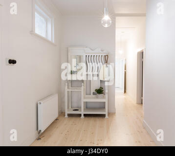 Große geräumige Eingangsfoyer im Stil dekorierten Art-deco-Ferienwohnung am Strand Stockfoto