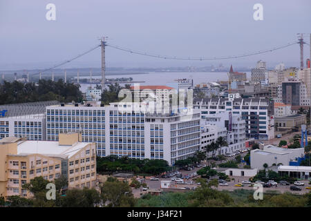 Stadtbild von Maputo, der Hauptstadt von Mosambik, gelegen an einer großen natürlichen Bucht am Indischen Ozean Afrika Stockfoto