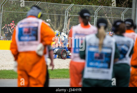 Sauber drehenden fort ins Kiesbett an der 2017 Australian Formula One Grand Prix Stockfoto