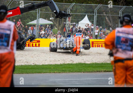 Sauber drehenden fort ins Kiesbett an der 2017 Australian Formula One Grand Prix Stockfoto