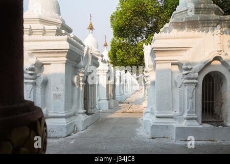 Kuthodaw Pagode Weltweit Grosste Buch Kuthaw Daw Pagode Groesste