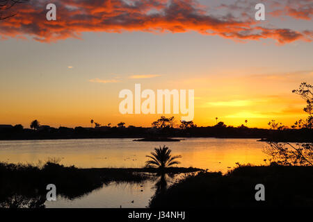 Sonnenuntergang über Malibu Lagoon State Beach, Malibu Kalifornien Stockfoto