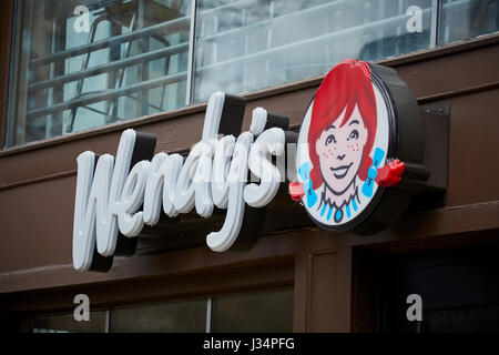 Wendys Logo außerhalb ihrer Boylston Street Restaurant Shop, Boston, Massachusetts, Vereinigte Staaten, USA, Stockfoto