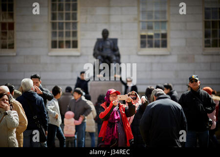 John Harvard Skulptur von Daniel Chester French Harvard Yard, Harvard Universität, Camebridge, Boston, Massachusetts, Vereinigte Staaten, USA, Stockfoto