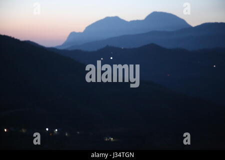 Silhouette in Nepal Bandipur Vorbergen Bereich am Dus oder Dämmerung Stockfoto