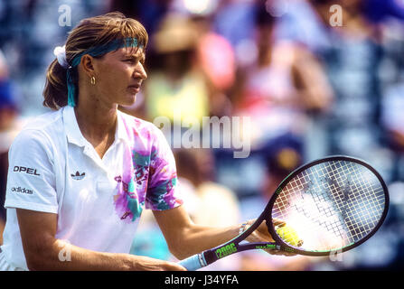 Steffi Graf (GER) im Wettbewerb bei den 1991Lipton Meisterschaften Stockfoto