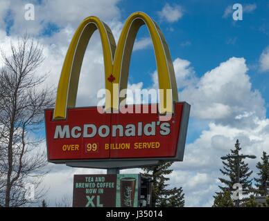 McDonald's-Hamburger-Restaurant in Calgary, Alberta, Kanada. Stockfoto