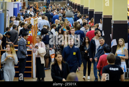 Menschen besuchen Business-Konferenz in Kongress-Saal Stockfoto