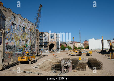 Berlin, Deutschland - 30. April 2017: Baustelle im Kunsthaus Tacheles. Das Tacheles wurde ein Kunstzentrum in Berlin-Mitte Stockfoto