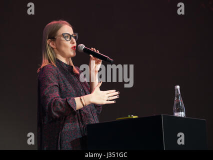 Ksenia Sobchak führt bei Business-Konferenz Stockfoto