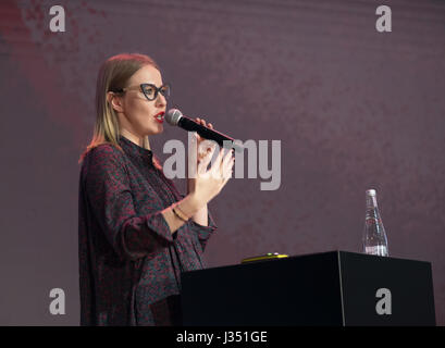 Ksenia Sobchak führt bei Business-Konferenz Stockfoto