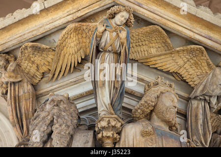 Morgen Engel, Moses und König David dargestellt auf dem gut des Mose niederländischen Renaissance-Bildhauers Claus Sluter in der Chartreuse de Champmol in Dijon, Burgund, Frankreich. Stockfoto