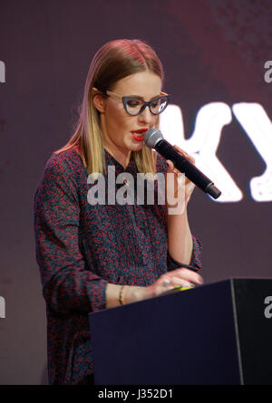 Ksenia Sobchak führt bei Business-Konferenz Stockfoto