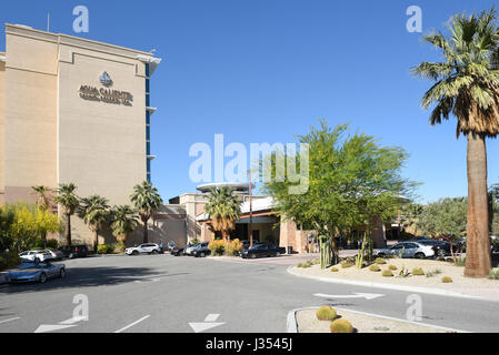 PALM SPRINGS, CA - 24. März 2017: Agua Caliente Casino Resort Spa Valet Parking am Bob Hope Drive Eingang. Stockfoto