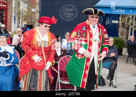 Gewinner des Best Dressed paar - Kevin und Melanie Knapp - Sturminster Newton. Stockfoto