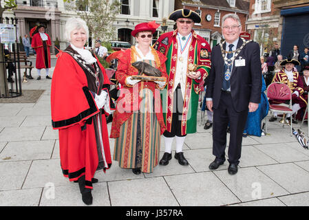 Gewinner des Best Dressed paar - Kevin und Melanie Knapp - Sturminster Newton. Awards, die von Bürgermeister von Wimborne Stadtrat Sue Cook und Vorsitzenden Stockfoto