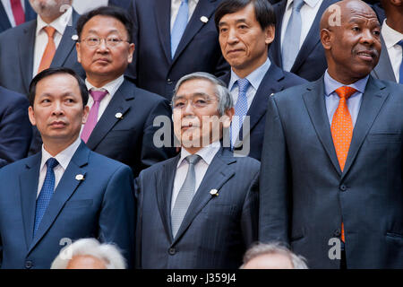 Asiatische Nation Finanzminister bei G20-Gruppenfoto auf 2017 IWF Frühjahrstagungen - Washington, DC, USA Stockfoto