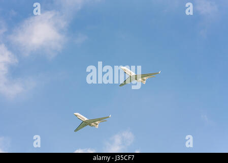 Tel Aviv, Israel. 2. Mai 2017. Airshow auf Yom Haatzmaout - Unabhängigkeitstag - 2. Mai 2017, Tel Aviv-Yafo, Israel Credit: Michael Jacobs/Alamy Live News Stockfoto