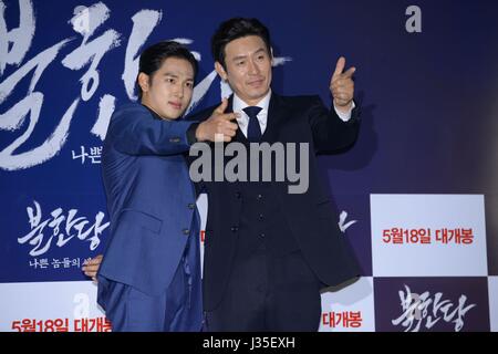 Seoul, Korea. 2. Mai 2017. Kyung-gu Sol, Shi Shi Ren, Hye-Jin Jeon Hae-Won Kim besuchen die Premiere des Kreuzes in Seoul, Korea am 2. Mai 2017. (China und Korea Rechte heraus) Bildnachweis: TopPhoto/Alamy Live-Nachrichten Stockfoto