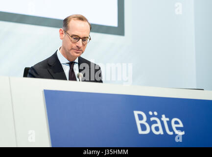 München, Deutschland. 3. Mai 2017. Oliver Baete, CEO der Allianz, bei der Versicherungsgesellschaft Hauptversammlung in München, 3. Mai 2017. Foto: Alexander Heinl/Dpa/Alamy Live News Stockfoto