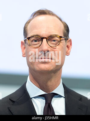 München, Deutschland. 3. Mai 2017. Oliver Baete, CEO der Allianz, bei der Versicherungsgesellschaft Hauptversammlung in München, 3. Mai 2017. Foto: Alexander Heinl/Dpa/Alamy Live News Stockfoto