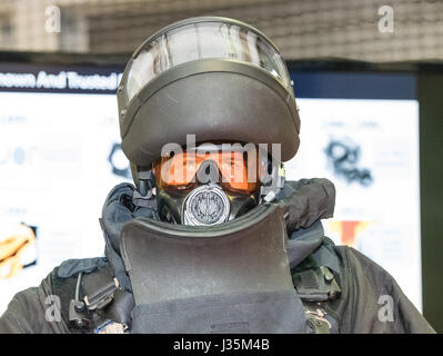 London, 3. Mai 2017 Bombenentschärfung Persönliche Schutzausrüstung am Counter Terror Expo, London Quelle: Ian Davidson/Alamy leben Nachrichten Stockfoto