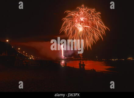 Organisierte Feuerwerk am Strand von Bournemouth, Dorset, England Stockfoto