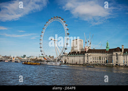 London Eye von der Westminster Bridge aus gesehen Stockfoto