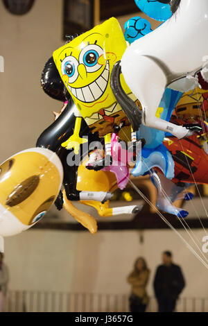 Ballons für Verkauf auf dem Jahrmarkt von Madeira, Funchal, 25. Februar 2017 Stockfoto