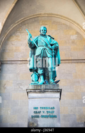 München, Deutschland - 7. Juni 2016: Statue von Graf Tilly am Odeonsplatz - Feldherrnhalle in München, Deutschland Stockfoto