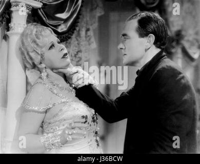 Sie tun ihn falsch Jahr: 1933 - USA Mae West, Cary Grant Direktor: Lowell Sherman.  Es ist verboten, das Foto aus dem Kontext der Promotion des Films zu reproduzieren. Es muss die Filmgesellschaft und/oder der Fotograf von zugewiesen oder von autorisierten / erlaubt am Set von der Filmgesellschaft gutgeschrieben werden. Nur für redaktionelle Nutzung. Photo12 gewährt keine Persönlichkeitsrechte der Personen vertreten. Stockfoto