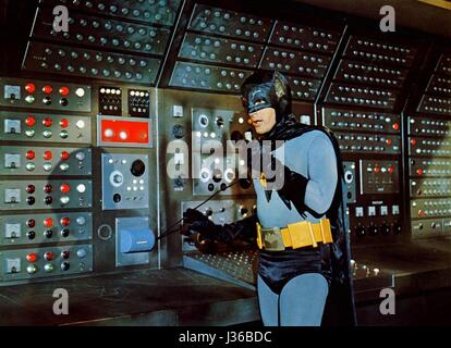 Batman TV-Serie 1966 – 1968 USA Regie: Leslie H. Martinson Adam West.  Es ist verboten, das Foto aus dem Kontext der Promotion des Films zu reproduzieren. Es muss die Filmgesellschaft und/oder der Fotograf von zugewiesen oder von autorisierten / erlaubt am Set von der Filmgesellschaft gutgeschrieben werden. Nur für redaktionelle Nutzung. Photo12 gewährt keine Persönlichkeitsrechte der Personen vertreten. Stockfoto