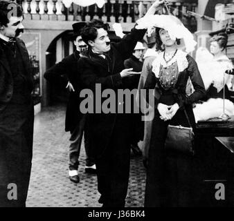 Das Floorwalker Jahr: 1916 - USA Charles Chaplin-Regie: Charles Chaplin.  Es ist verboten, das Foto aus dem Kontext der Promotion des Films zu reproduzieren. Es muss die Filmgesellschaft und/oder der Fotograf von zugewiesen oder von autorisierten / erlaubt am Set von der Filmgesellschaft gutgeschrieben werden. Nur für redaktionelle Nutzung. Photo12 gewährt keine Persönlichkeitsrechte der Personen vertreten. Stockfoto