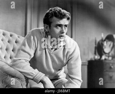 Östlich von Eden Jahr: 1955-Regie: Elia Kazan James Dean.  Es ist verboten, das Foto aus dem Kontext der Promotion des Films zu reproduzieren. Es muss die Filmgesellschaft und/oder der Fotograf von zugewiesen oder von autorisierten / erlaubt am Set von der Filmgesellschaft gutgeschrieben werden. Nur für redaktionelle Nutzung. Photo12 gewährt keine Persönlichkeitsrechte der Personen vertreten. Stockfoto