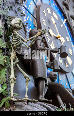 Zatec der Tod auf Hop Astronomische Uhr Tschechische Republik, Europa Hop Stadt Stockfoto