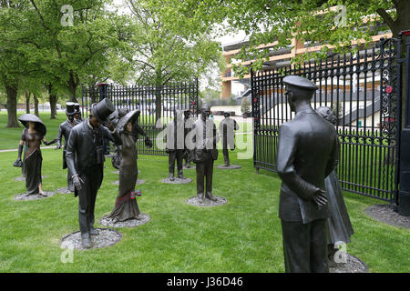 Einen Überblick über die ursprünglichen Ascot Tore vor dem entdecken Ascot Renntag in Ascot Racecourse. Stockfoto