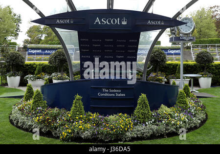 Eine Gesamtansicht der Ascot-Beschilderung und branding vor entdecken Ascot Renntag in Ascot Racecourse. PRESSEVERBAND Foto. Bild Datum: Mittwoch, 3. Mai 2017. Finden Sie unter PA Geschichte RACING Ascot. Bildnachweis sollte lauten: Adam Davy/PA Wire. Einschränkungen: Verwendung Beschränkungen unterworfen. Redaktion verwenden ausschließlich, keine kommerzielle Nutzung. Kein Privatverkauf. Stockfoto