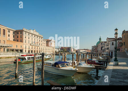 Frühling am Morgen am Canale Grande in Venedig. Stockfoto