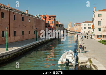 Frühlings-Nachmittag im Castello Bezirk von Venedig. Stockfoto