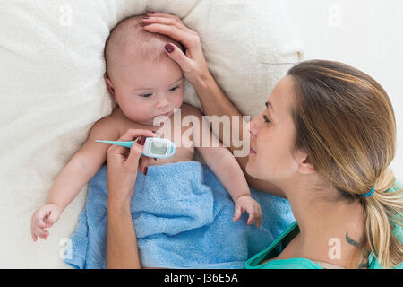 TEMPERATUR, BABY Stockfoto