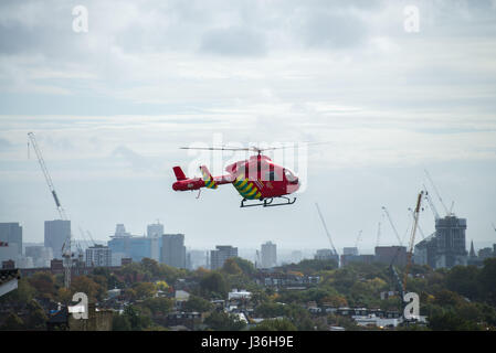 Londoner Air Ambulance ausziehen in Nord-London Stockfoto