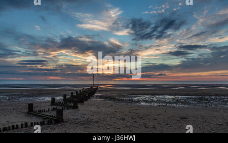 Sonnenuntergang über Meer Hunstanton Norfolk Strandküste Stockfoto