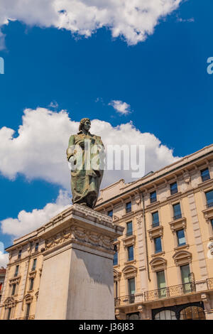 Denkmal für den Schriftsteller und Dichter Giuseppe Parini auf Piazza Cordusio in Mailand, Italien Stockfoto