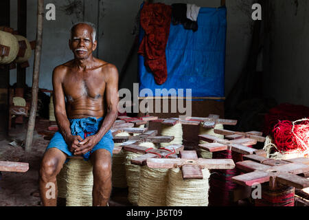 Kokos Fabrikarbeiter in der Nähe von Trivandrum, Kerala Stockfoto