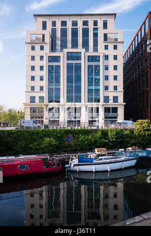 Pancras Square ist das Tor zum Kings Cross, mit sieben Grade A Bürogebäude im Stadtteil Camden, London, England, Vereinigtes Königreich Stockfoto