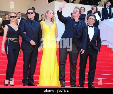 Feier zum 20. Geburtstag von "Pulp Fiction": Kelly Preston, John Travolta, Uma Thurman, Quentin Tarantino, Lawrence Bender 67. Cannes Film Festival Red carpet, "Sils Maria" 23. Mai 2014 Stockfoto